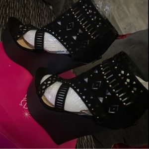 Woman Black Wedges